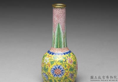 图片[2]-Painted enamel vase with lotus decoration on a yellow background, Qing dynasty, Qianlong reign (1736-1795)-China Archive